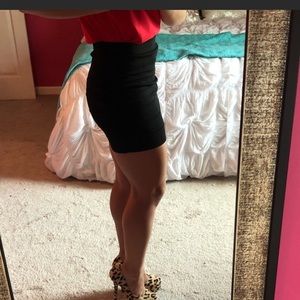 Black stretch body-con skirt medium